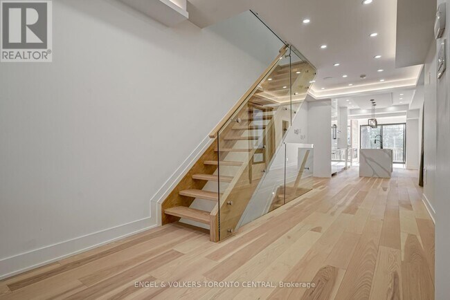 Building Photo - 230 Willow Ave