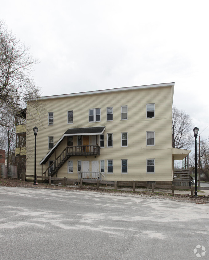 Building Photo - 202 Dewey Ave