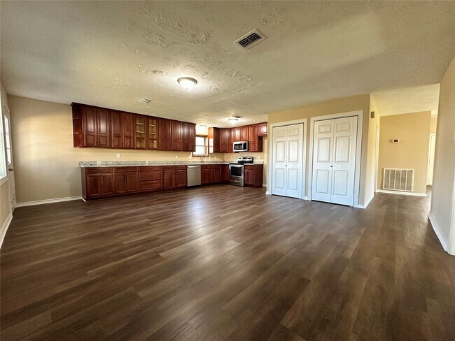 Foto del edificio - 1606 Stone Lake Dr