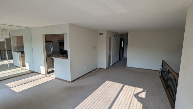 Building Photo - 541 Commanche Trl