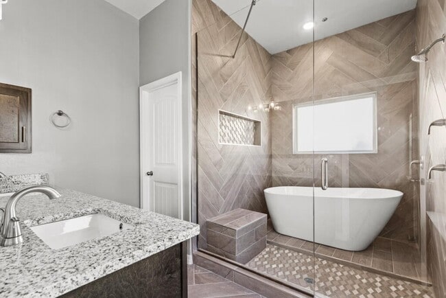 Building Photo - 913 Ada Ln