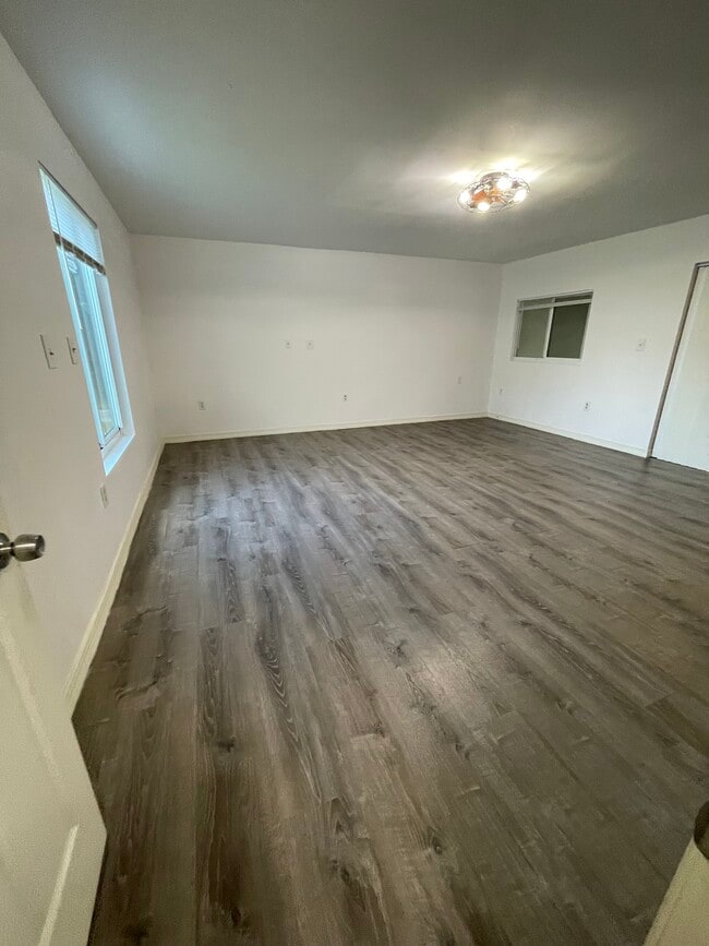 Building Photo - 3411 Sunrise Blvd