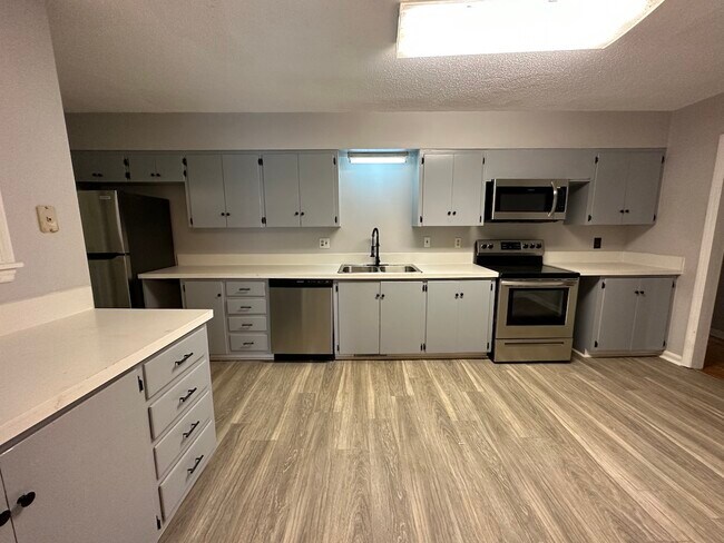 Foto del edificio - 1007 Riverbend Dr