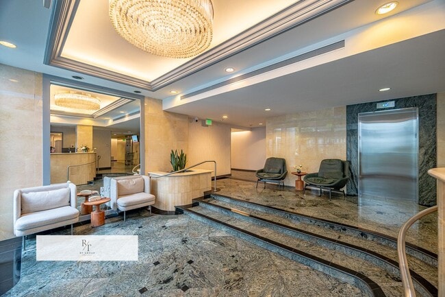 Building Photo - Modern 2-Bedroom Condo with Premium Amenities in Los Angeles