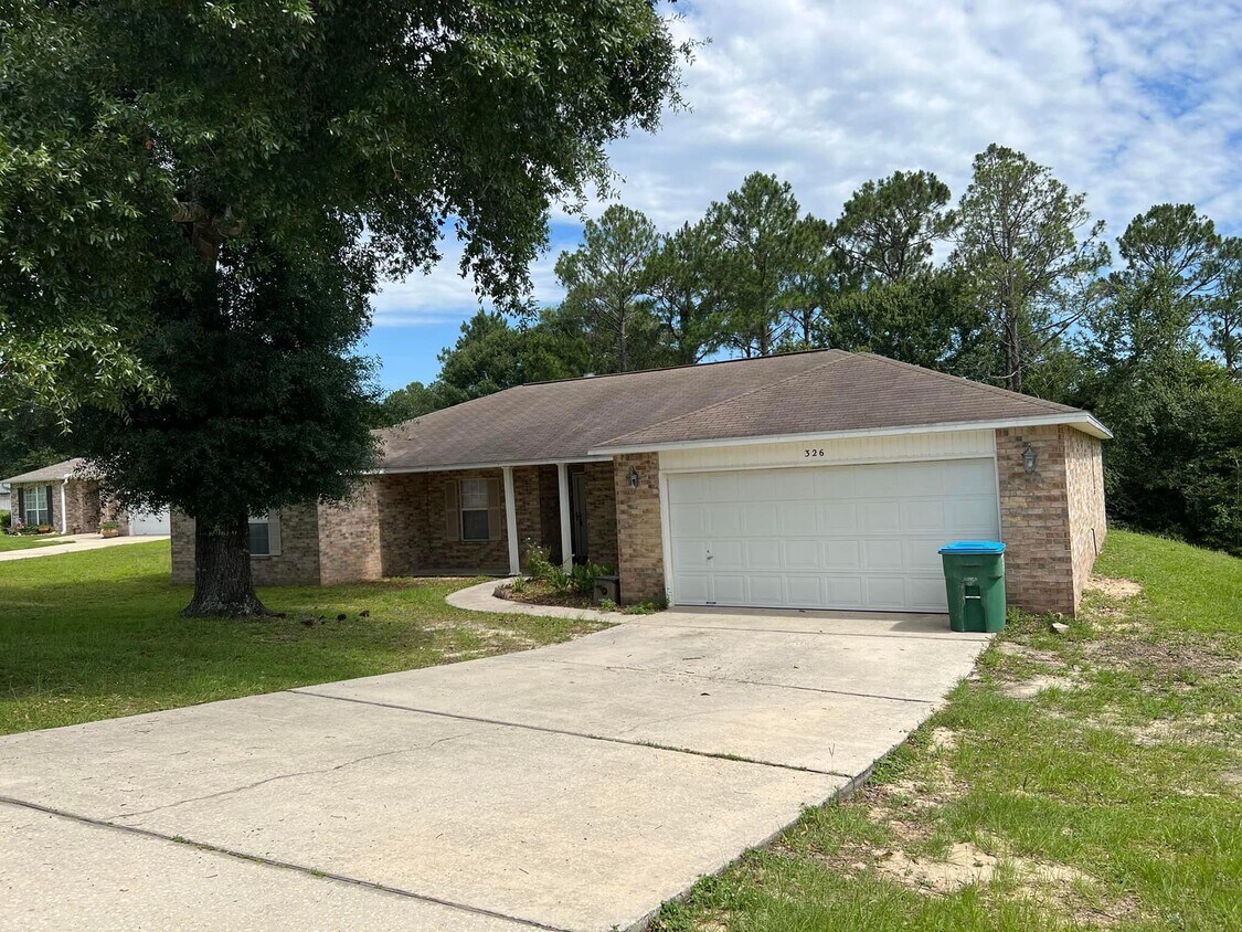 Foto principal - 326 Tislow Dr
