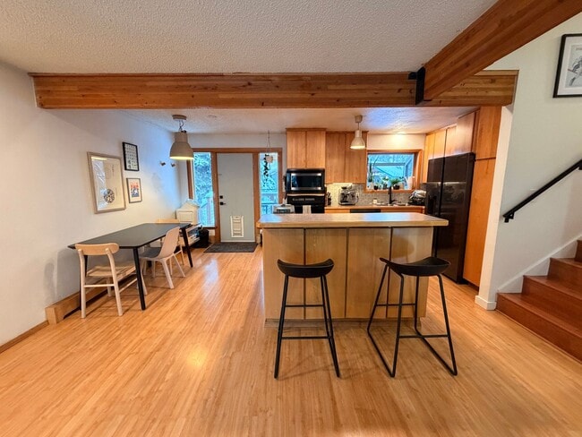 Building Photo - A beautiful (3) bed home in a desirable location!  Don't miss it!