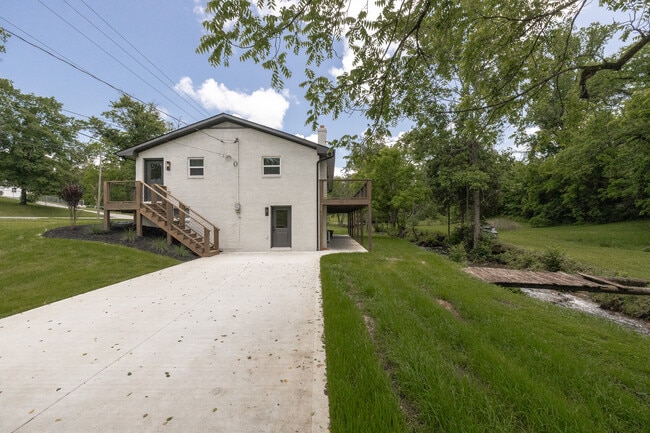 Building Photo - 331 Clover Hill Rd