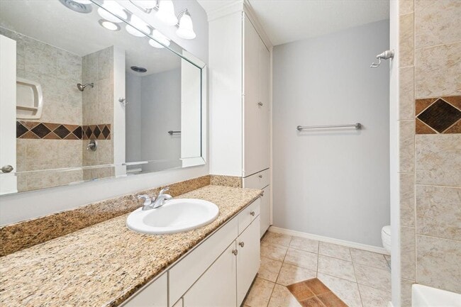 Building Photo - 6338 Chevy Chase Dr