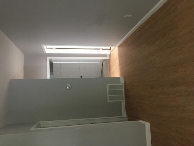 Building Photo - 20 W Sunnyside Way