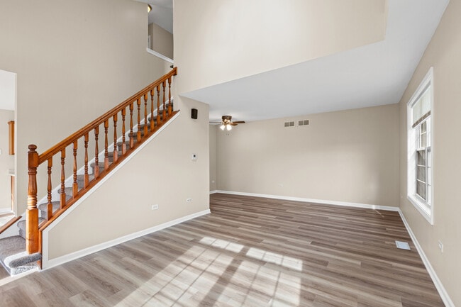 Building Photo - 3490 Willowview Ct