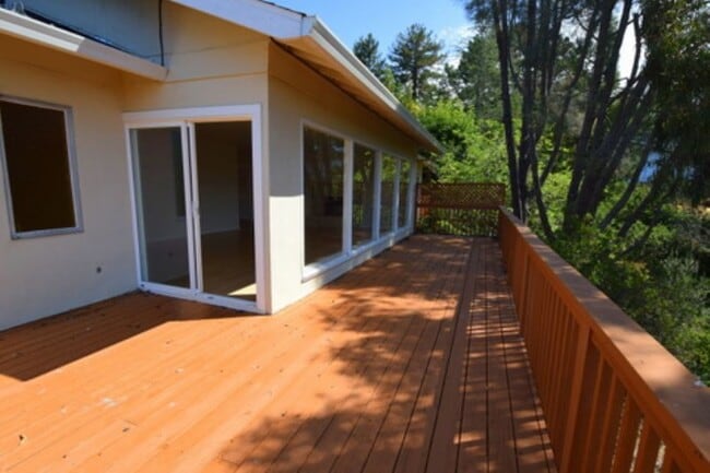 Building Photo - NEW LISTING! PRIV. SERENE SETTING, 3BR +PO...