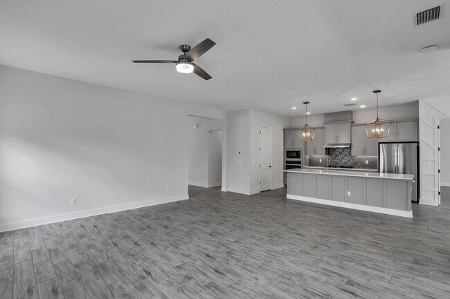 Building Photo - Immaculate home for rent located in the de...