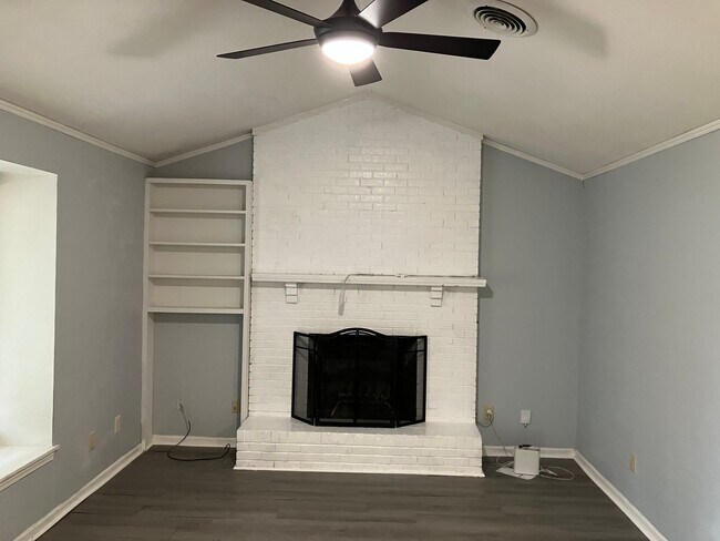 Foto del edificio - 726 Robindale Dr