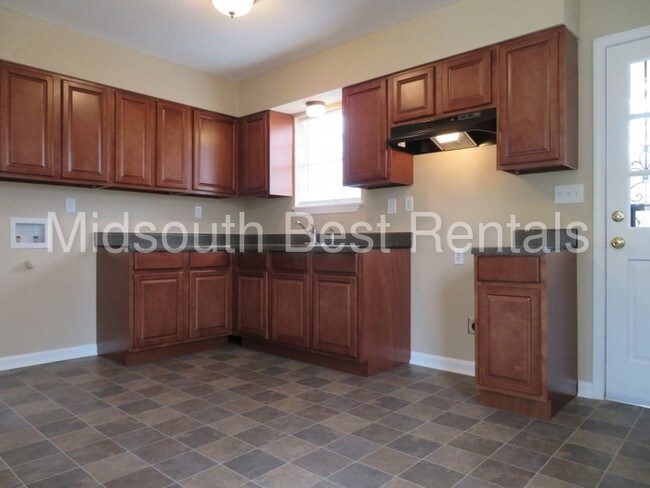 Building Photo - 4665 Royal Ridge Dr