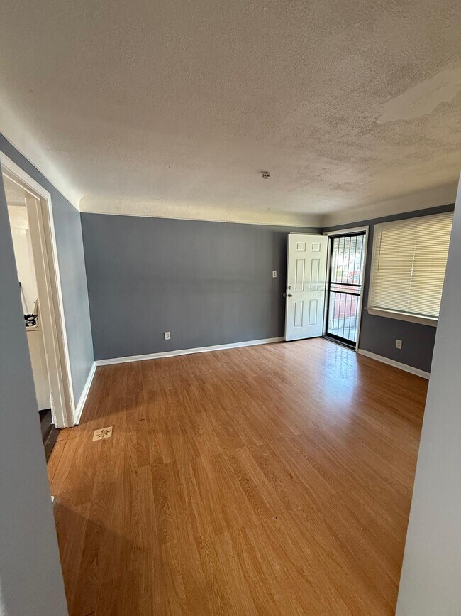 Foto del edificio - 16191 Salem St