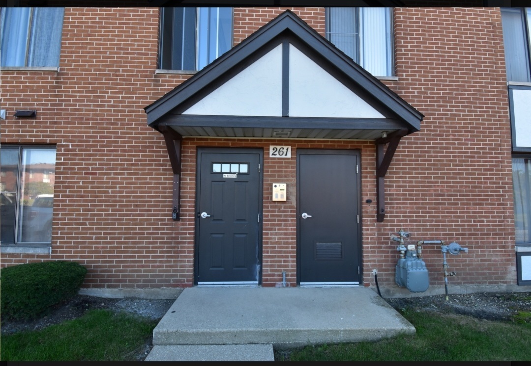 Foto principal - 261 N Gregory St