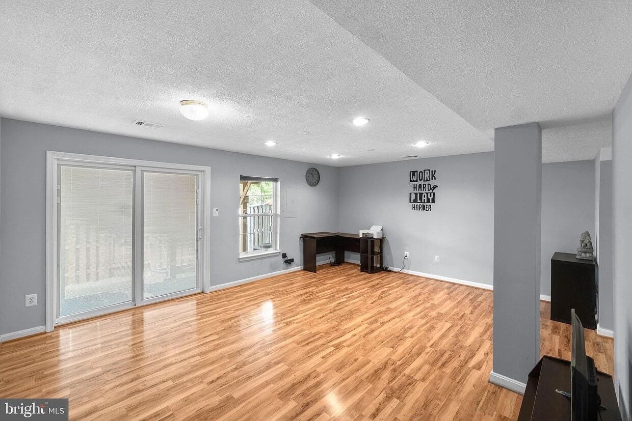 Primary Photo - 2478 Wheat Meadow Cir