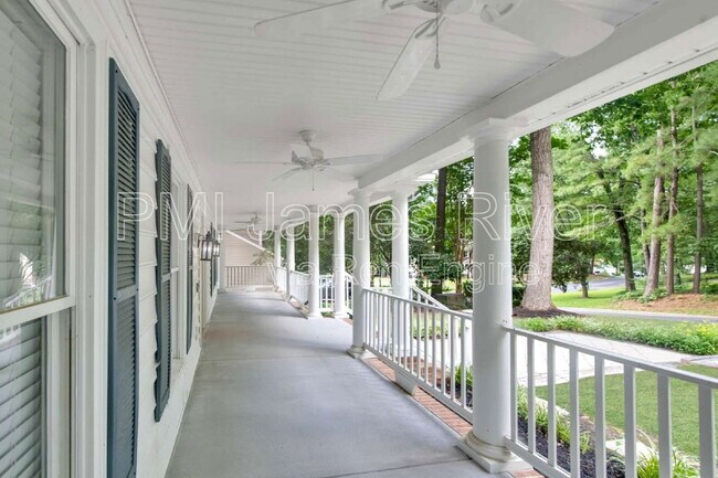 Foto del edificio - 13917 Eastbluff Rd