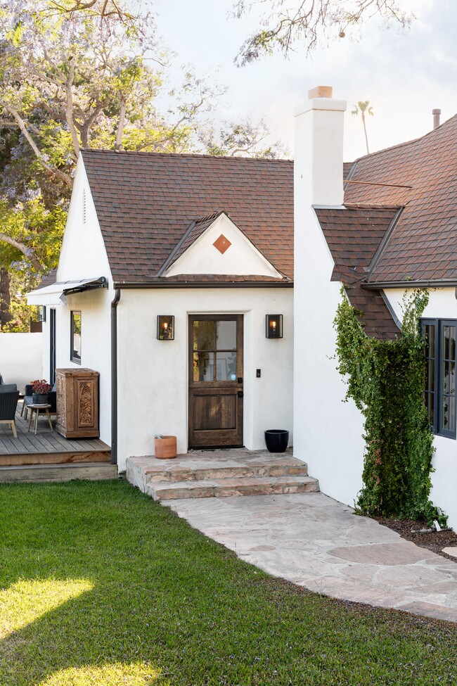 Building Photo - 203 Calle Manzanita