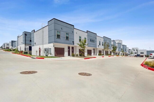 Foto del edificio - 10350 Blue Bluff Rd