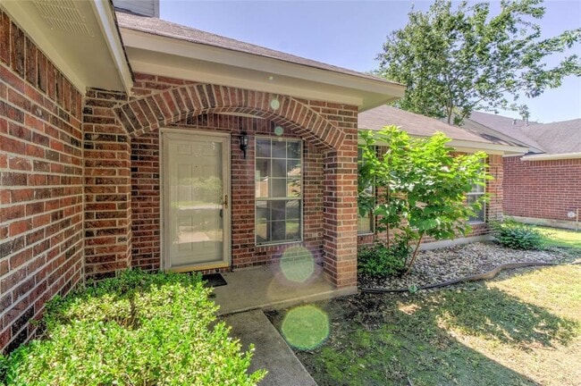 Building Photo - 1908 Quail Valley Dr