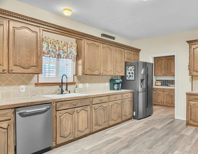 Building Photo - 4/2 on 2 acreas  Longview ISD