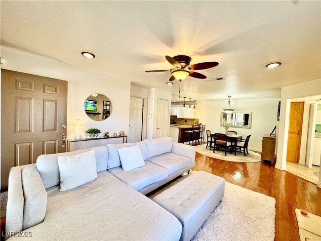 Foto del edificio - 9070 Spring Mountain Rd