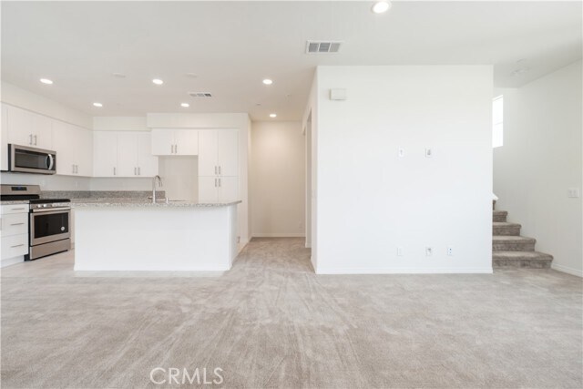 Building Photo - 634 S District Way