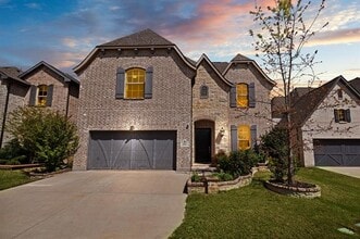 Building Photo - 2325 Hyer Pl