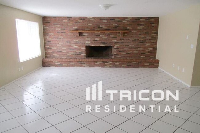 Building Photo - 7100 W Cheryl Dr