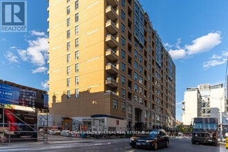 Building Photo - 438-438 Richmond St W