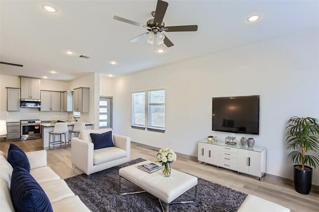 Foto del edificio - 33106 Oak Hts Pl
