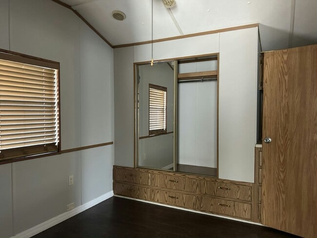 Building Photo - 16731 US-301