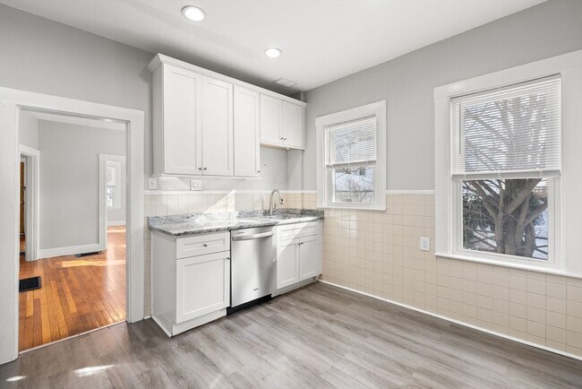 Building Photo - 3 Lawry St