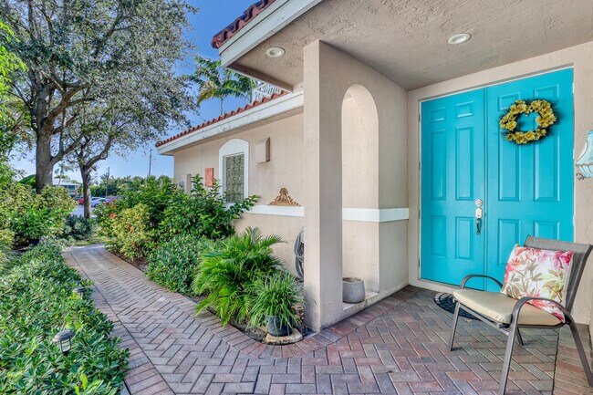 Building Photo - 2560 NE 11th St