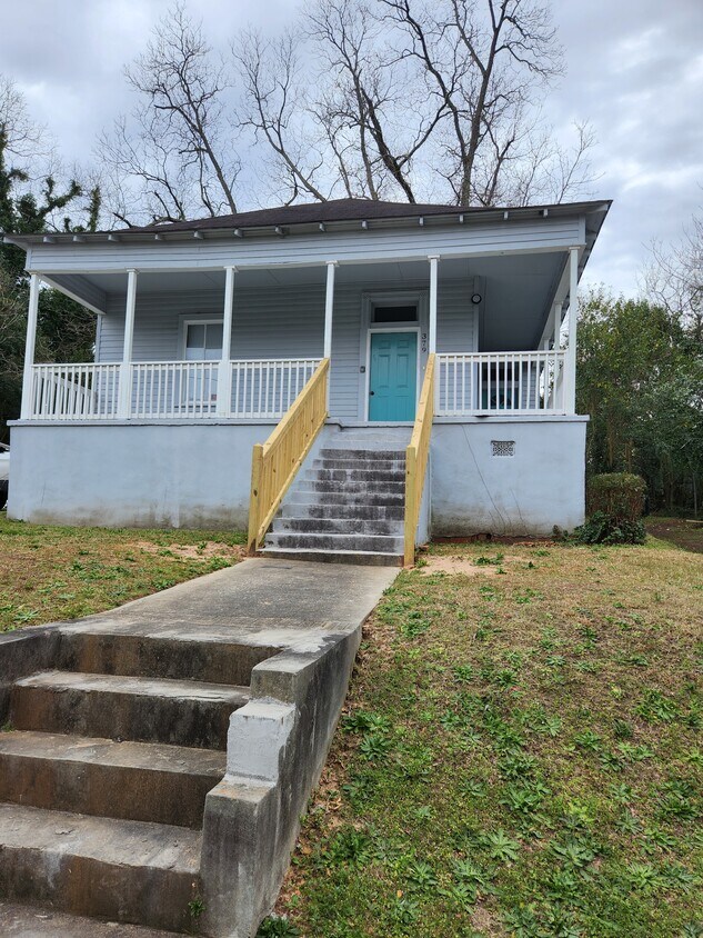Primary Photo - 379 Fulton St