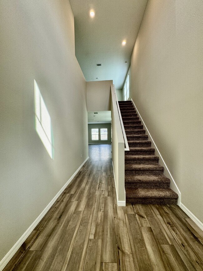 Building Photo - ***Accepts Housing Choice Voucher*** Spaci...