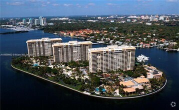 Building Photo - 2 Grove Isle Dr