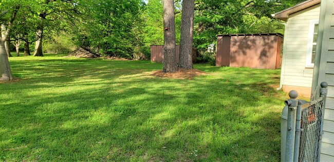 beautiful backyard - 560 W Hwy 243