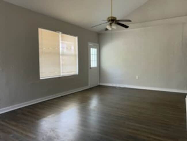 Foto del edificio - 667 W Osceola St