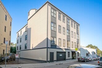 Building Photo - 45 Vinton St
