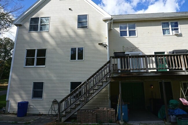 Building Photo - 90 Groton St