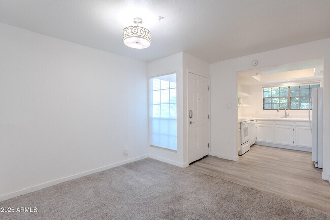 Foto del edificio - 5950 N 78th St