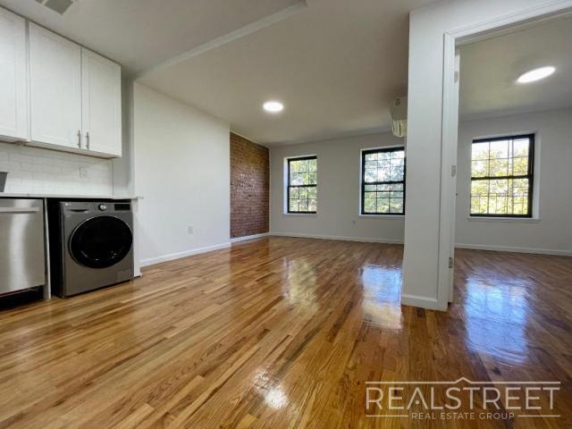 Foto del edificio - 2 bedroom in Brooklyn NY 11221