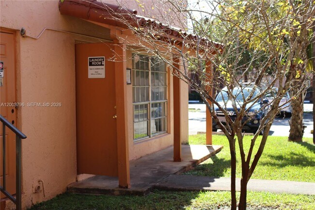 Foto del edificio - 7208 Fairway Dr