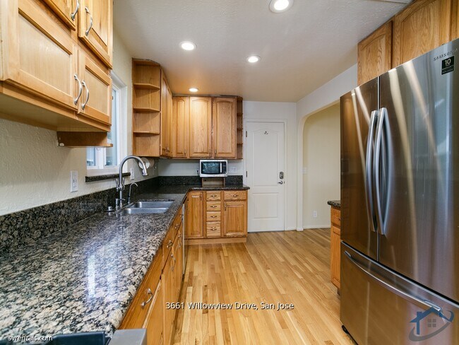 Foto del edificio - 3661 Willowview Dr