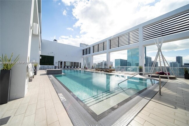 Foto del edificio - 151 SE 1st St