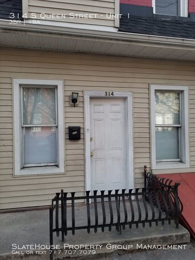 Primary Photo - Great First Floor 3 Bedroom Apartment
