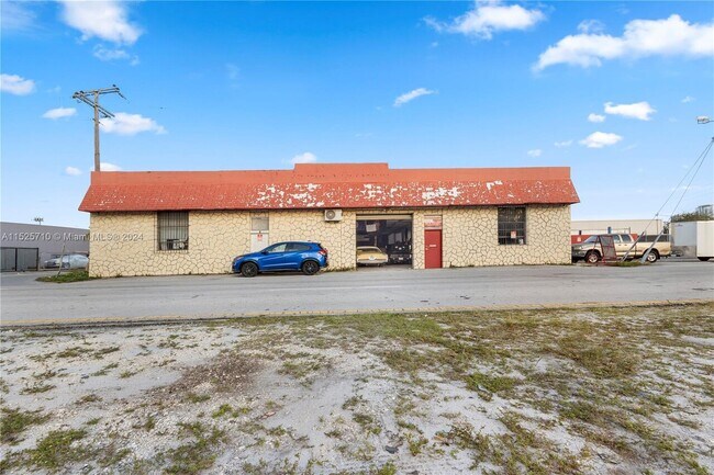 Foto del edificio - Auto Shop for rent