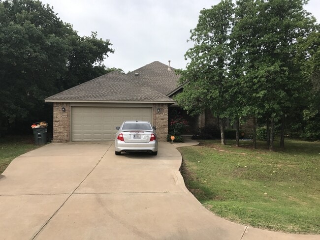 Building Photo - 3 bd/2 ba on Half acre - Edmond Schools